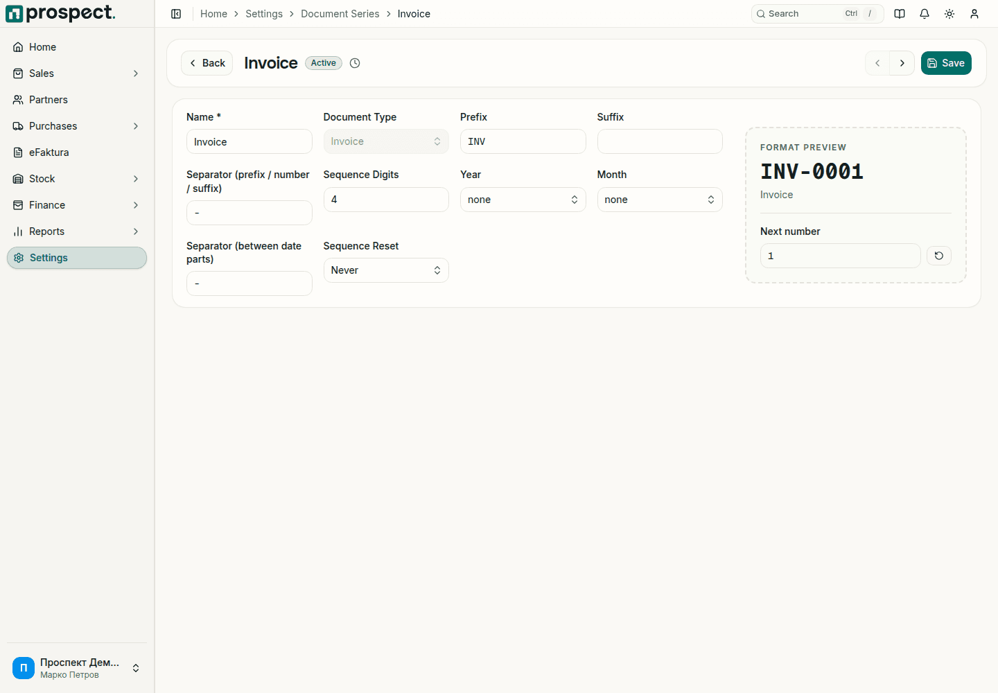 Document series form for invoices with name, document type, prefix, suffix, separators, sequence digits, year, month and sequence reset, and a format preview with the next number