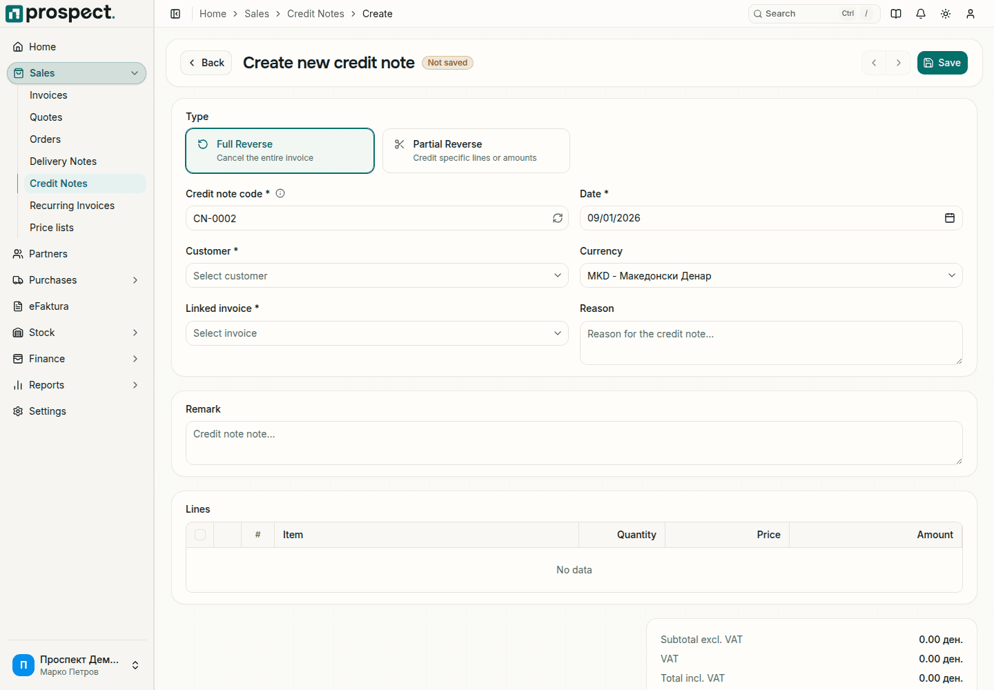 New credit note form with the Full Reverse and Partial Reverse types, credit note code, date, customer, currency, linked invoice, reason, remark and lines